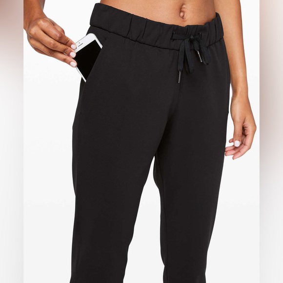 Lululemon On the Fly 7/8 Pant - Picture 4 of 11